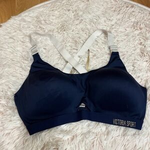 Victoria’s Secret Incredible Light Weight Medium Support Wire Less Sports Bra